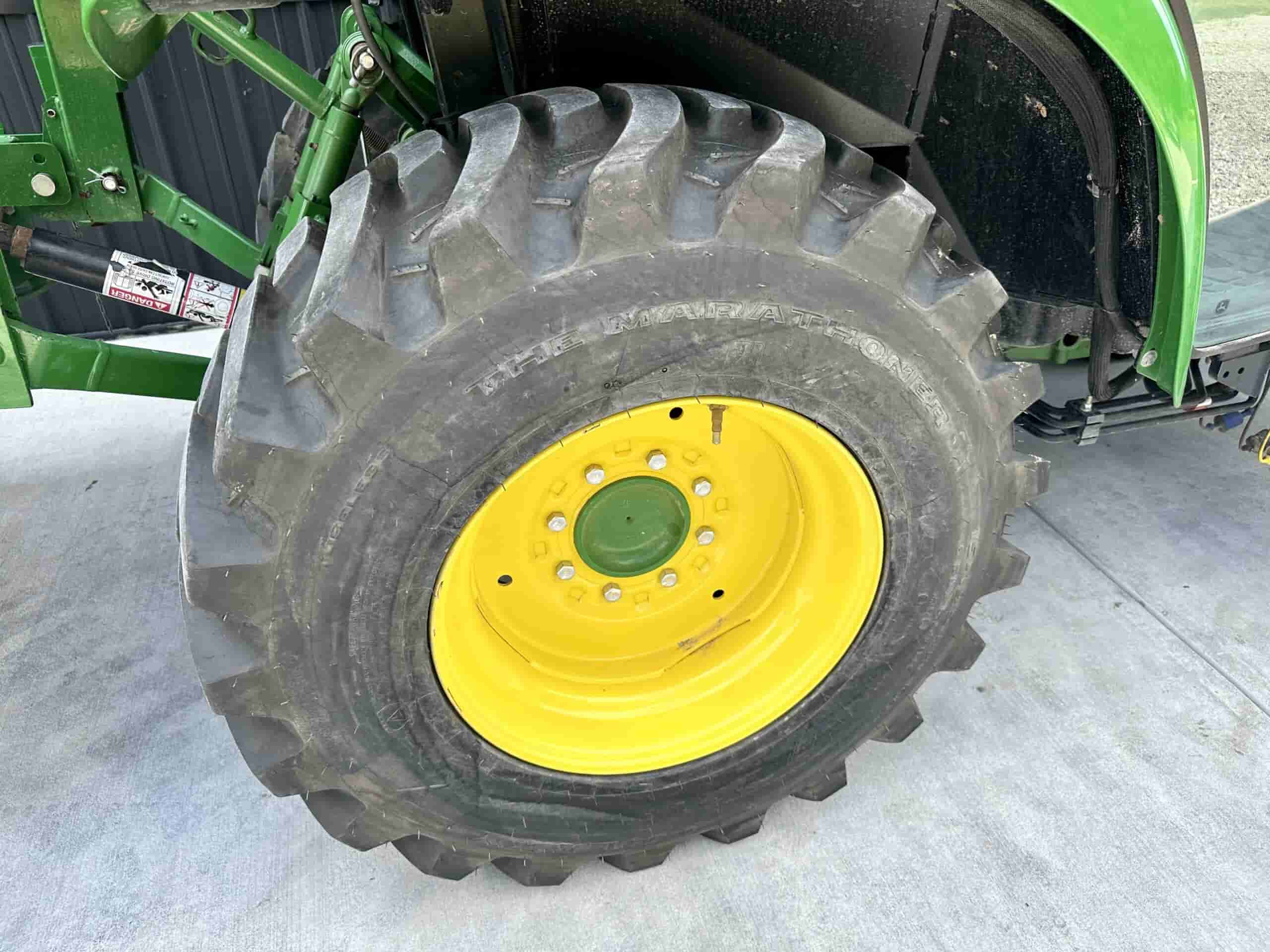 2020 John Deere 3033R
